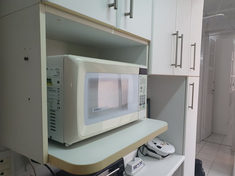 Apartamento 2 quartos com saída pra praia próximo de superme