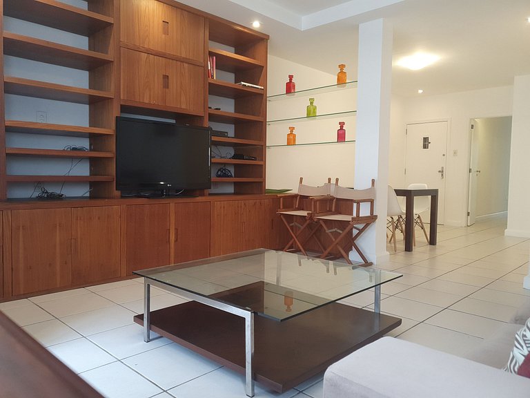 Apartamento 2 quartos com saída pra praia próximo de superme