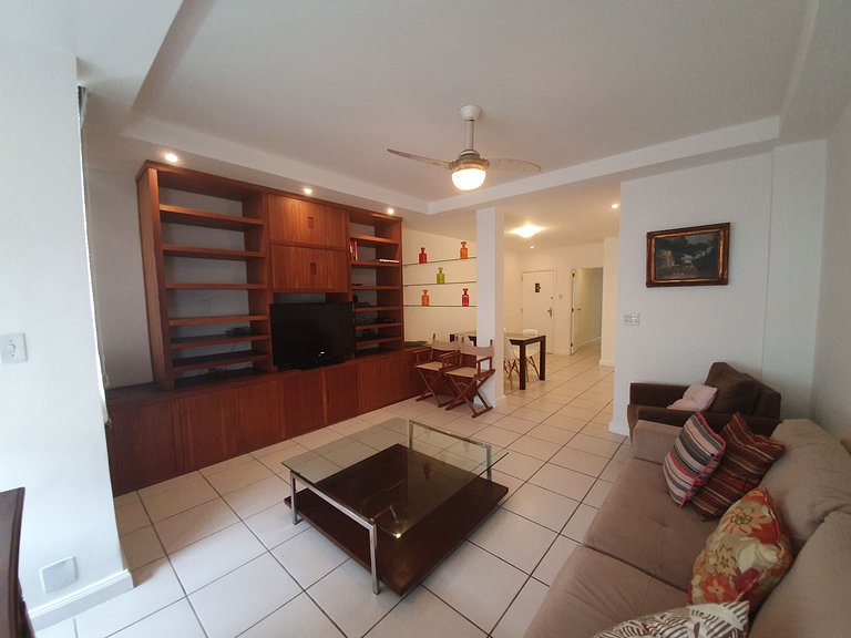 Apartamento 2 quartos com saída pra praia próximo de superme