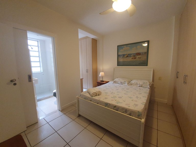 Apartamento 2 quartos com saída pra praia próximo de superme