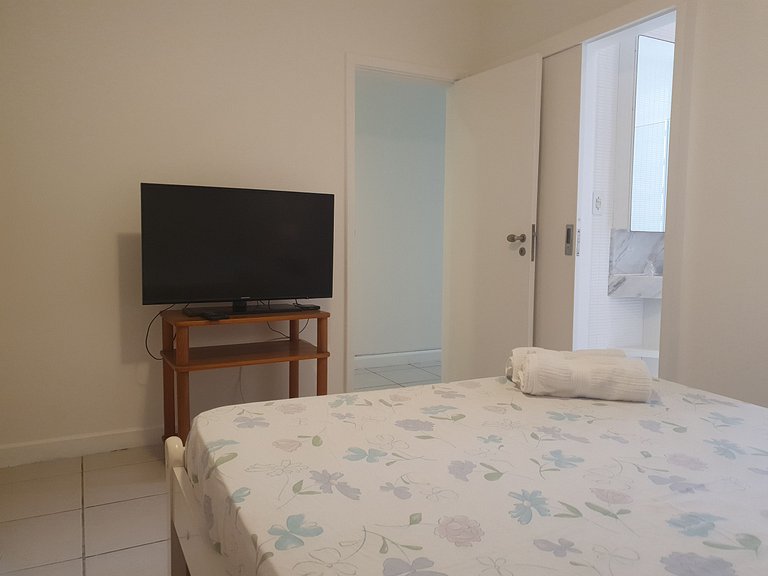 Apartamento 2 quartos com saída pra praia próximo de superme