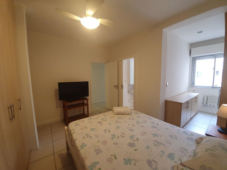 Apartamento 2 quartos com saída pra praia próximo de superme
