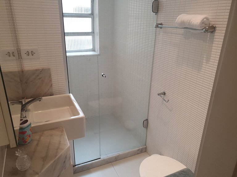 Apartamento 2 quartos com saída pra praia próximo de superme
