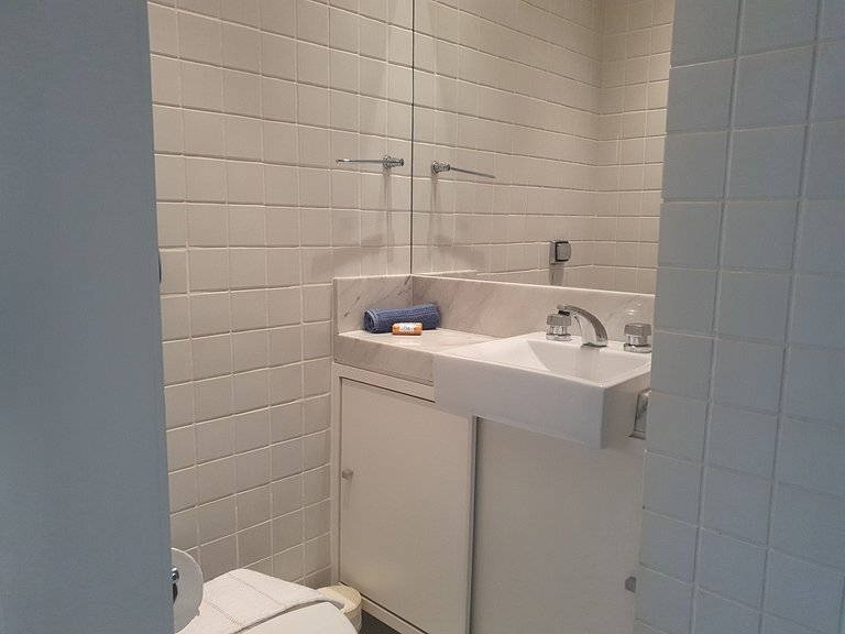 Apartamento 2 quartos com saída pra praia próximo de superme