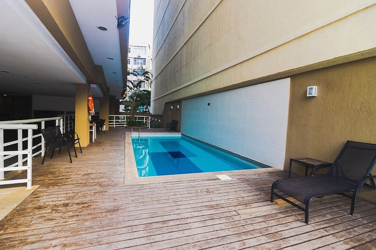 Apto próximo a praia, com piscina e estacionamento