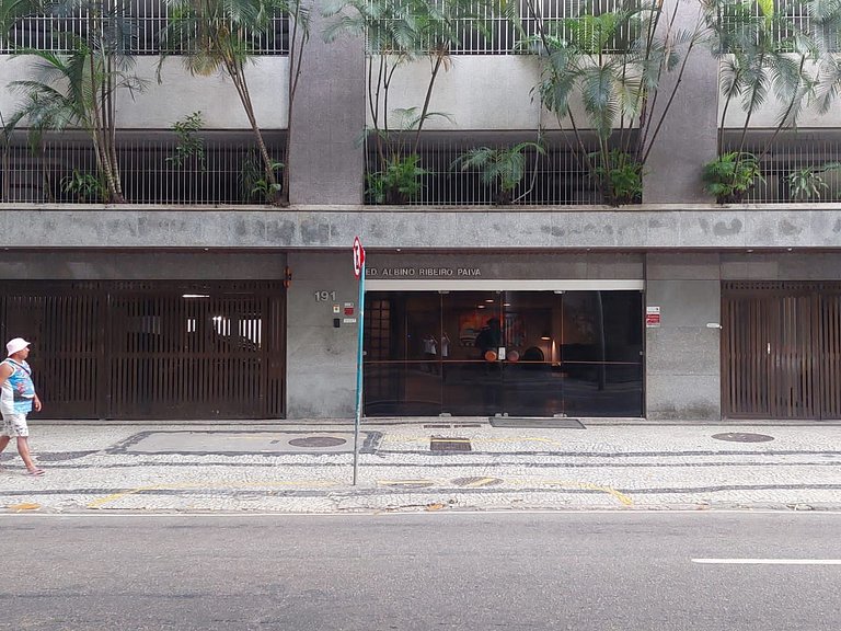 Copa novo, 2 qrts perto da praia, 2 garagens frente do metrô