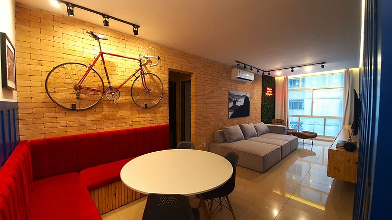 Copacabana Tonelero Near Subway Station