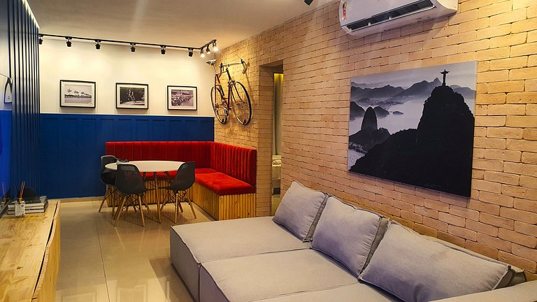 Copacabana Tonelero Near Subway Station