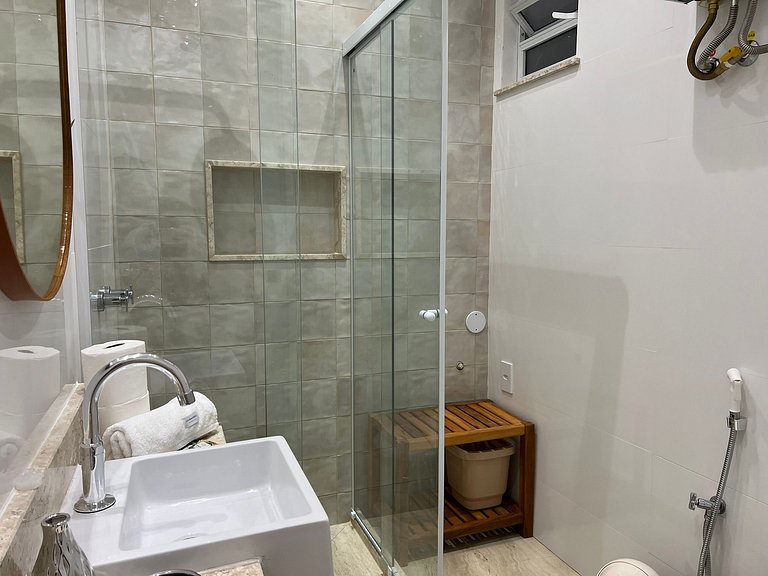 studio recém reformado 4 pessoas pertinho da praia