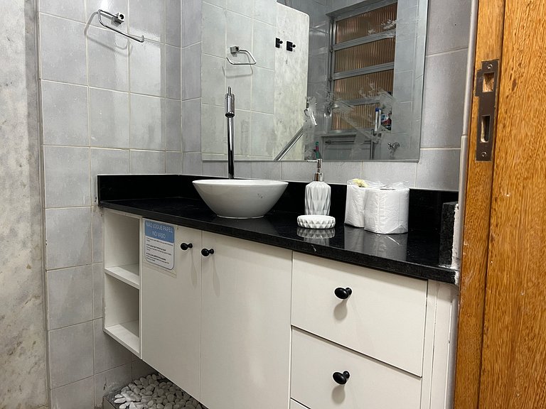 Amplo Studio Recem reformado a 5 min da praia