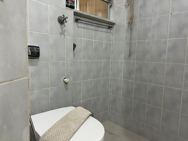 Amplo Studio Recem reformado a 5 min da praia