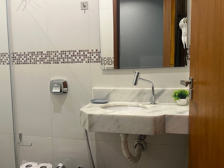 Charmoso Apto Reformado em Copacabana 165