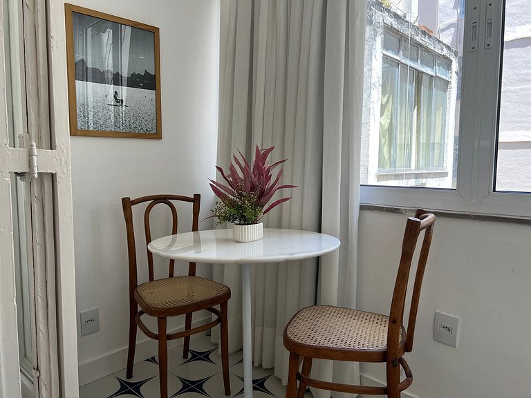 Studio moderno em Copacabana – conforto a 5 minutos da praia