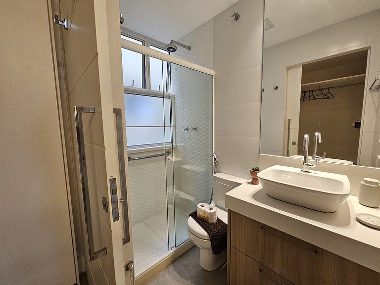 Apto 2 quartos no Leblon com suíte e conforto 184