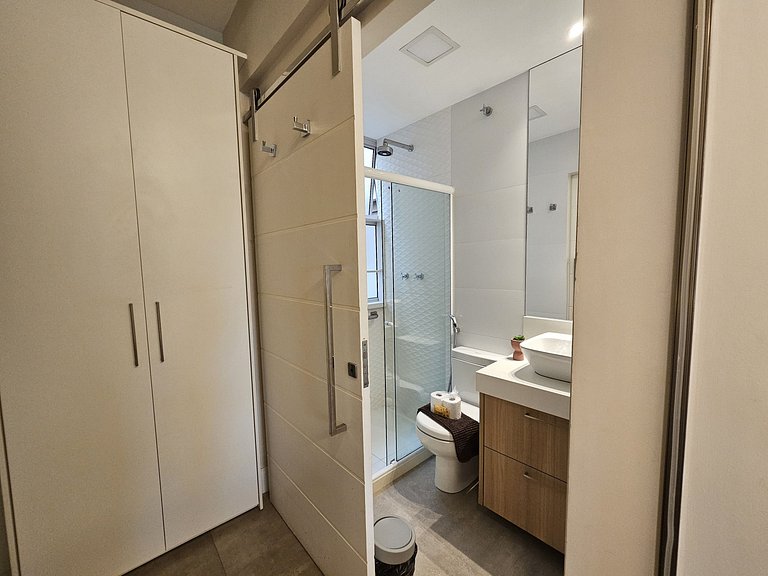 Apto 2 quartos no Leblon com suíte e conforto 184